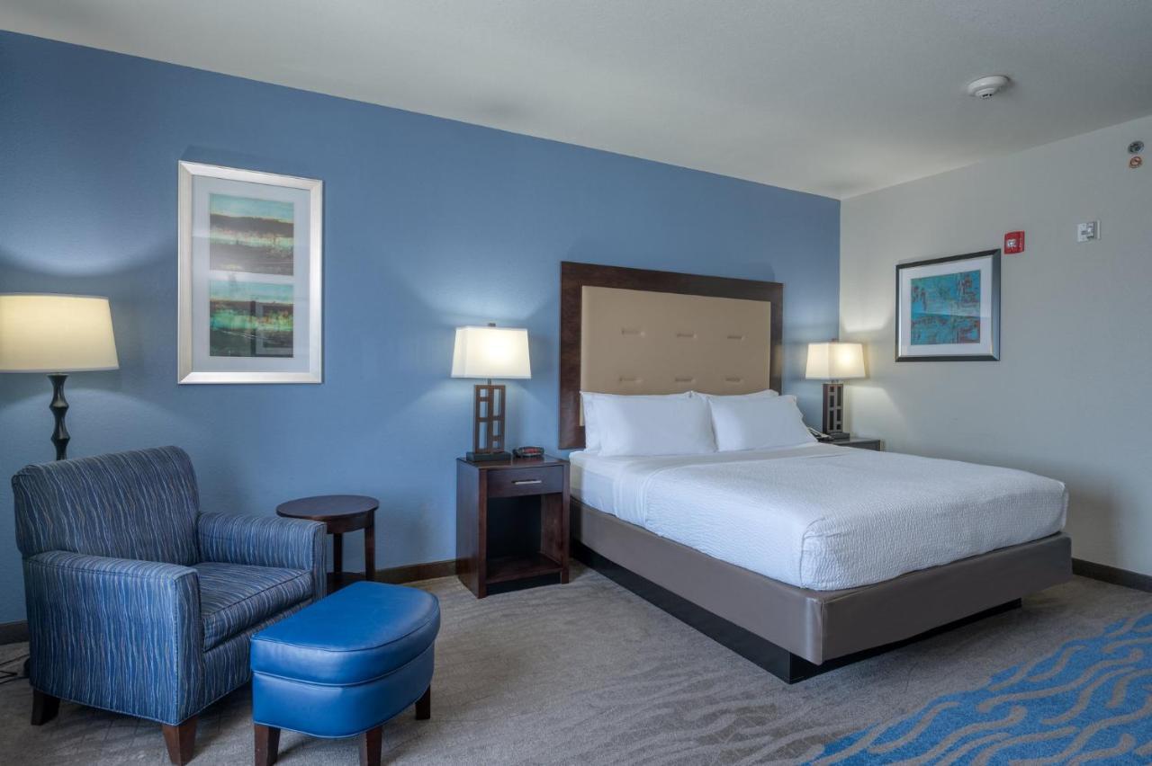 Express And By Ihg 3*