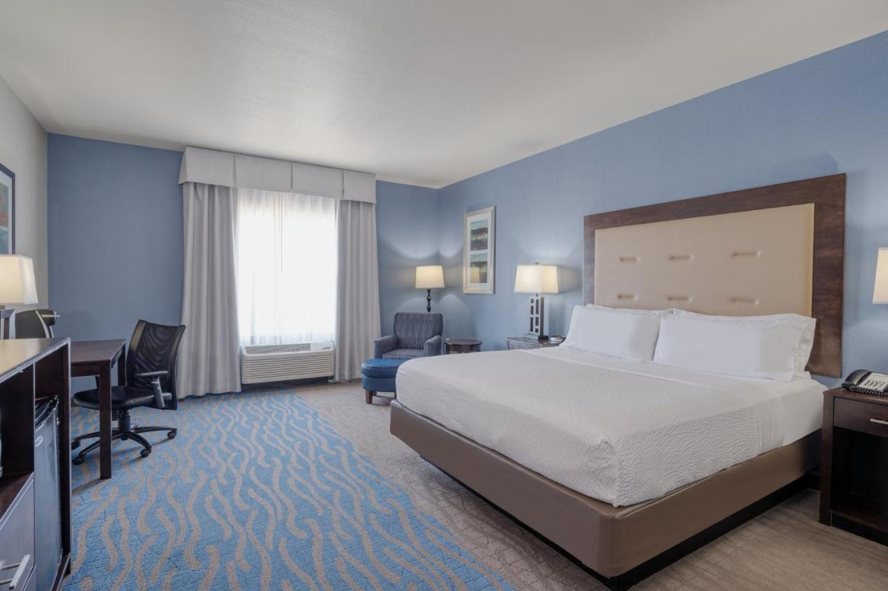 Express And By Ihg Hotel 3*
