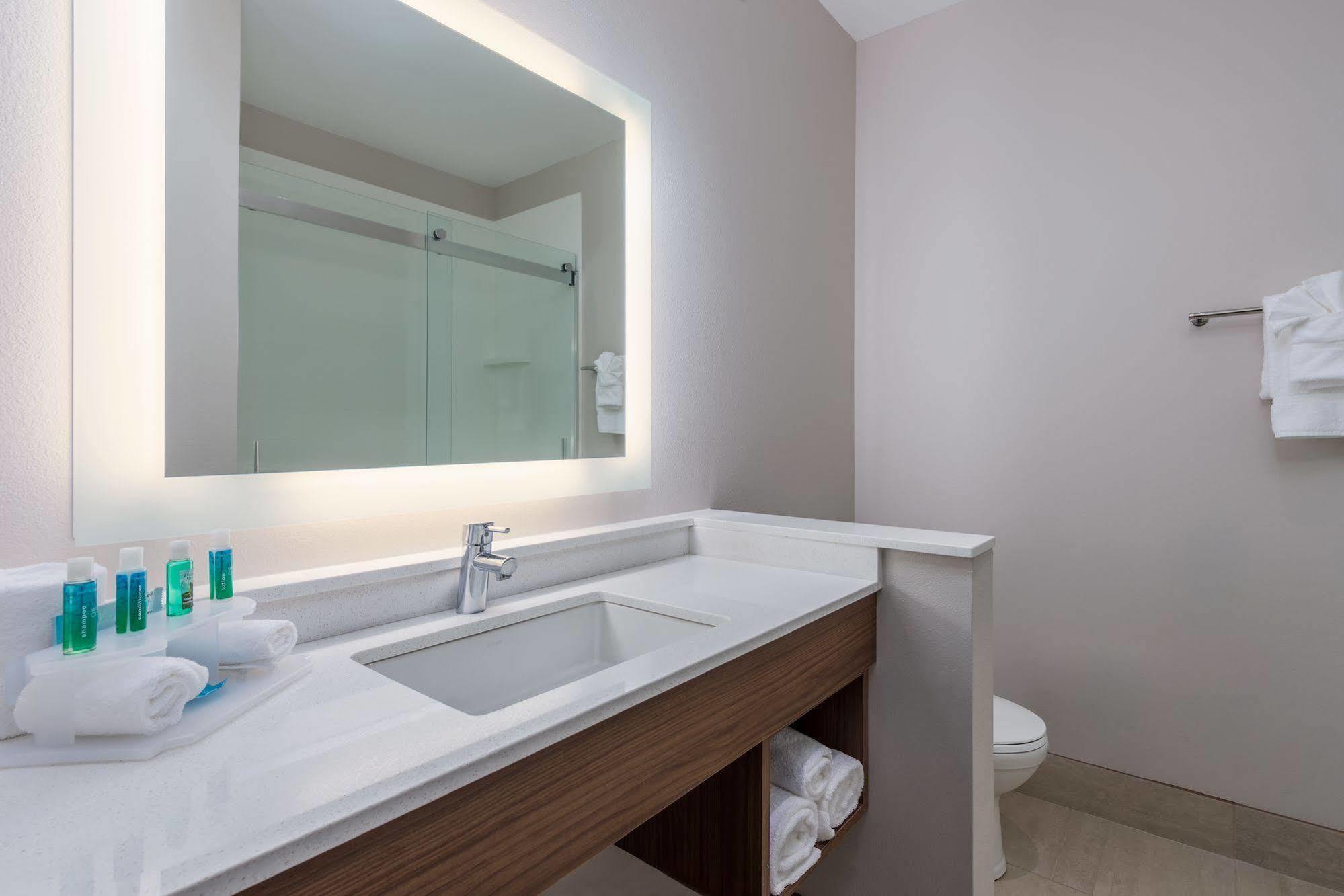 Express And By Ihg 3* Edwardsville